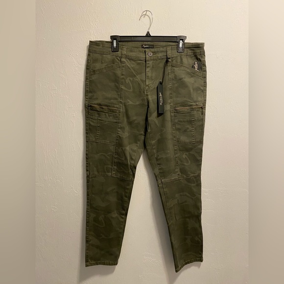 UNIONBAY Pants & Jumpsuits Supplies By Union Bay Camo Print Cargo